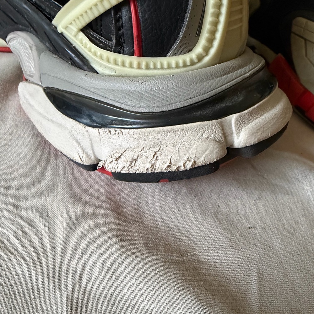 Balenciaga Track 2 Men's Red and Black Sneakers - Picture 11 of 12